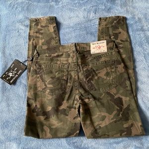TRUE RELIGION OLIVE CAMO JEANS SIZE W28